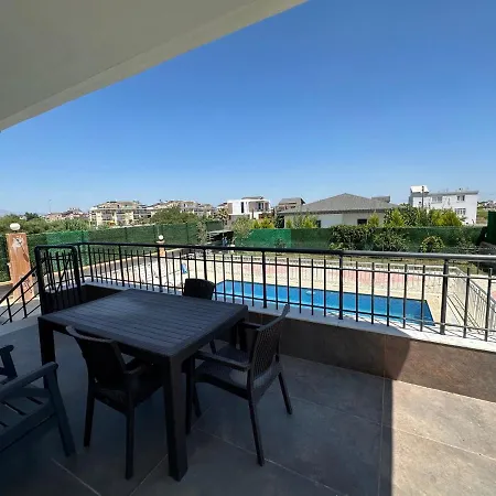 Antalya 5 Odali Oezel Havuzlu Villa