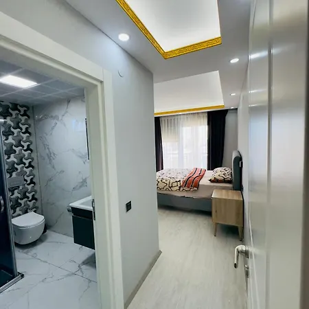 Antalya 5 Odali Oezel Havuzlu