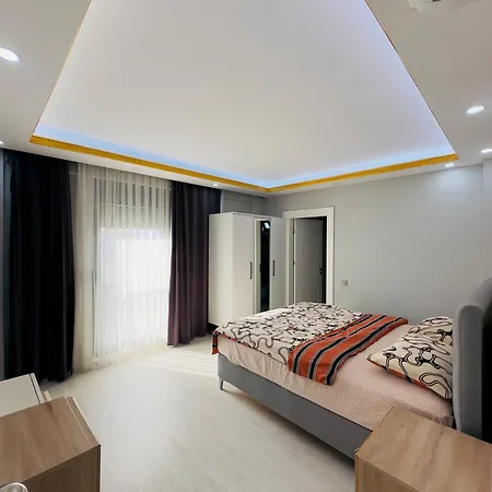 Antalya 5 Odali Oezel Havuzlu