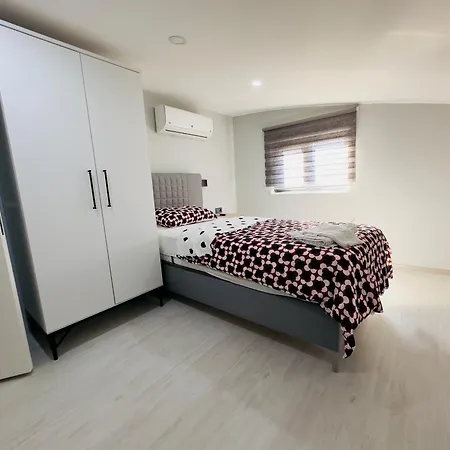 Antalya 5 Odali Oezel Havuzlu Villa *