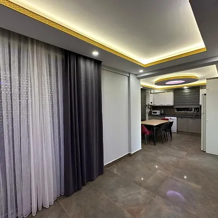 Antalya 5 Odali Oezel Havuzlu *